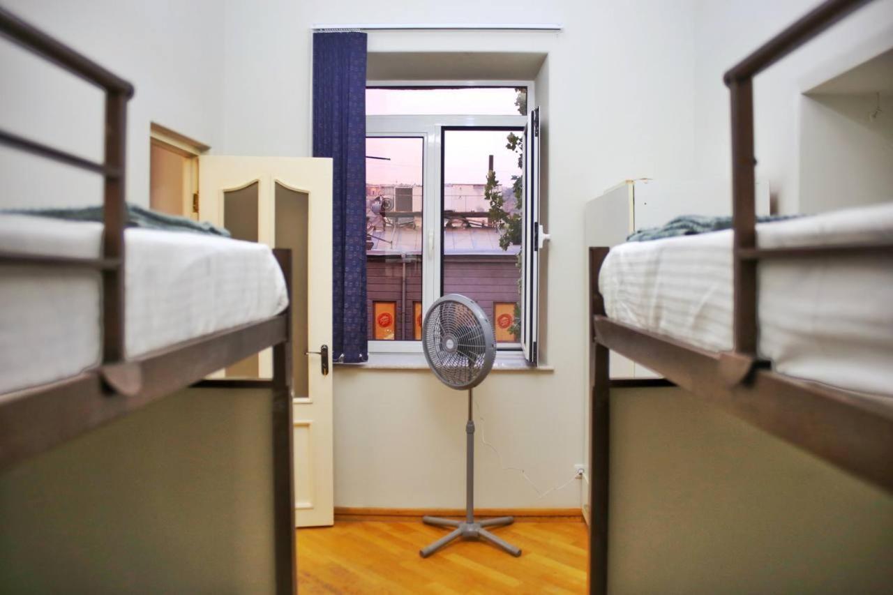 יירבאן Olympic Hostel מראה חיצוני תמונה