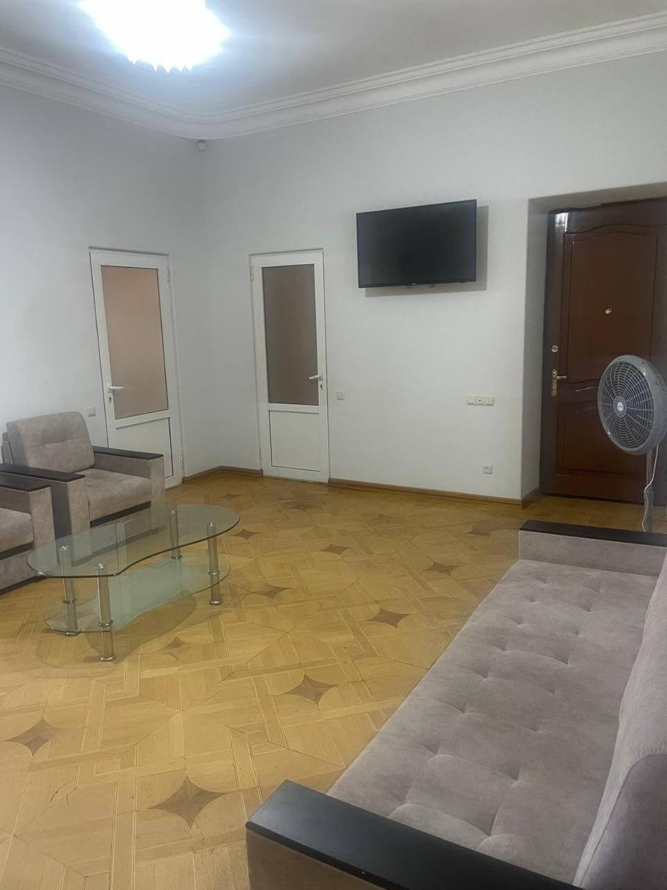 יירבאן Olympic Hostel מראה חיצוני תמונה